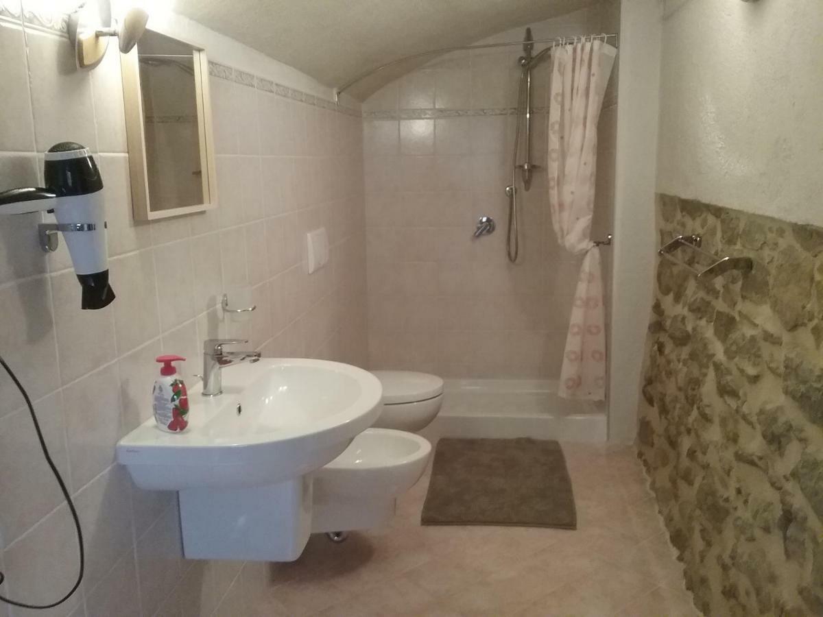 Il Casolare Bioenergetico Bed & Breakfast Albareto  Luaran gambar